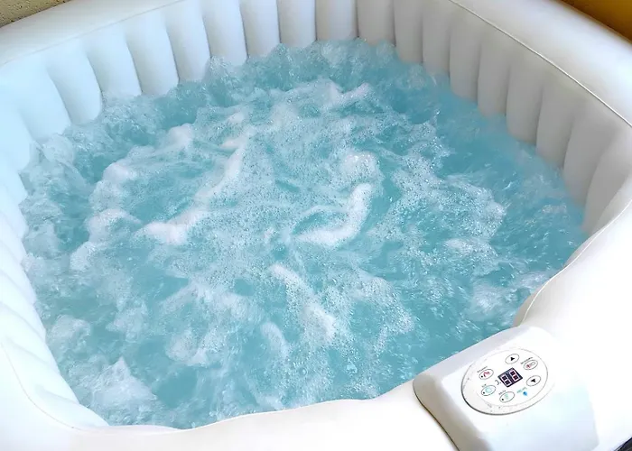 Carre De Detente Jacuzzi Jardin Piscine T3 Parking